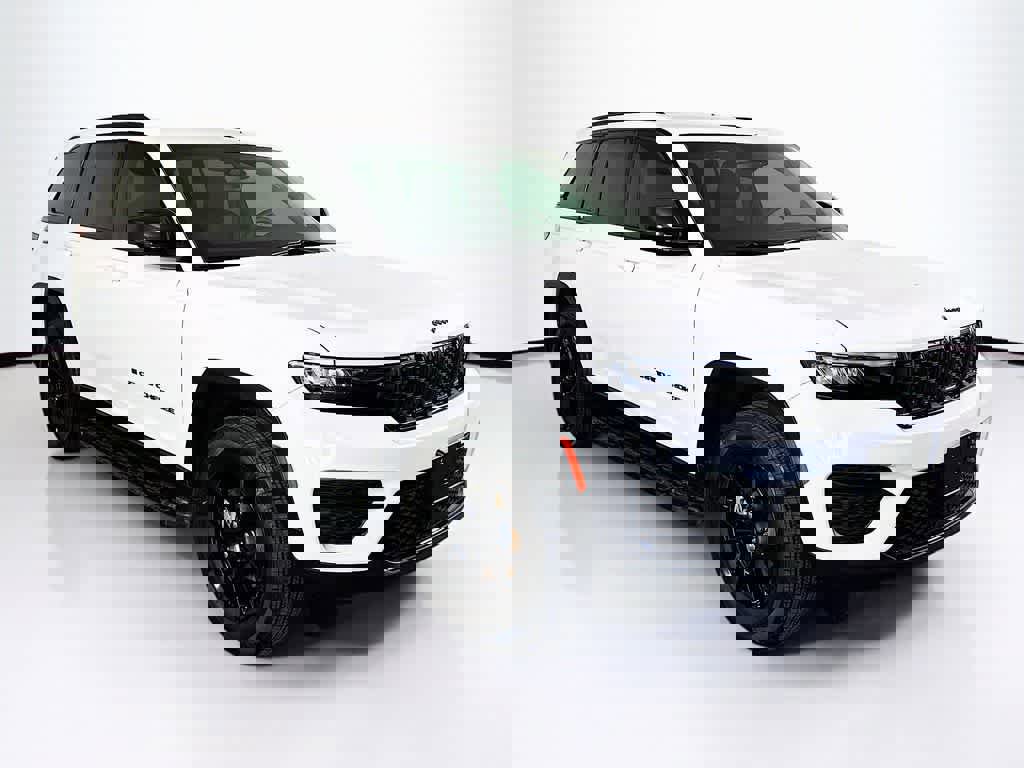 Used 2024 Jeep Grand Cherokee Altitude image 7