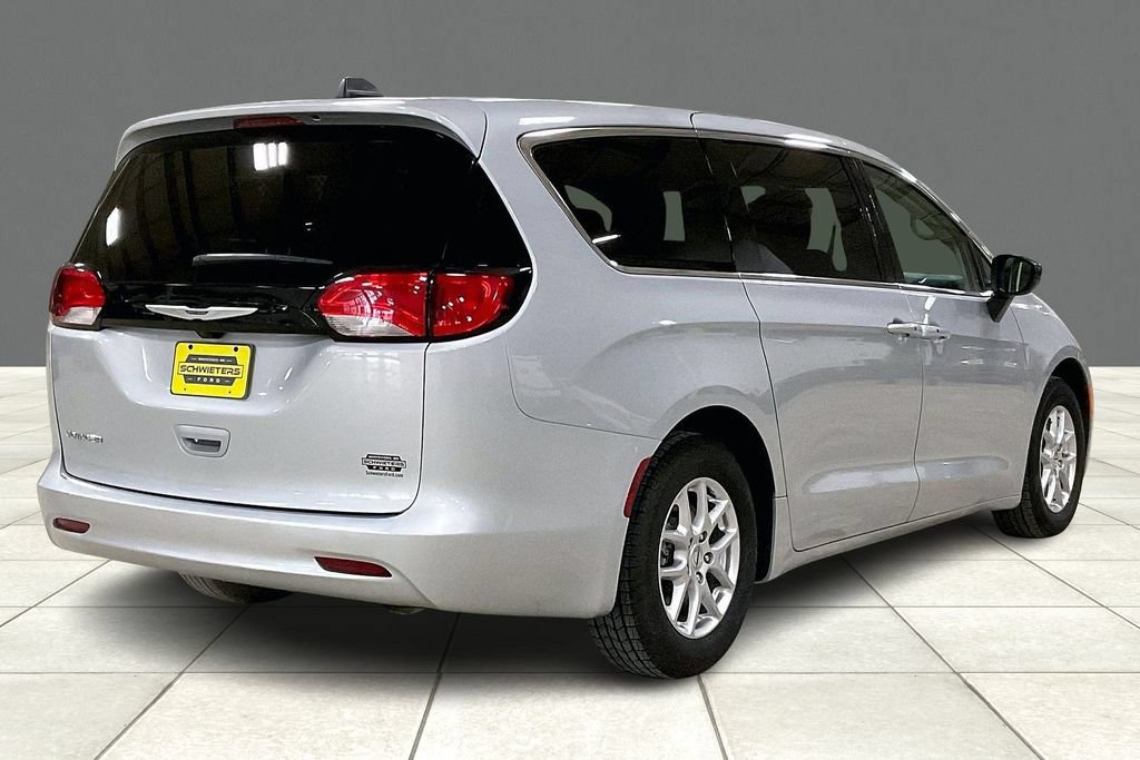 Used 2024 Chrysler Voyager LX FWD image 12