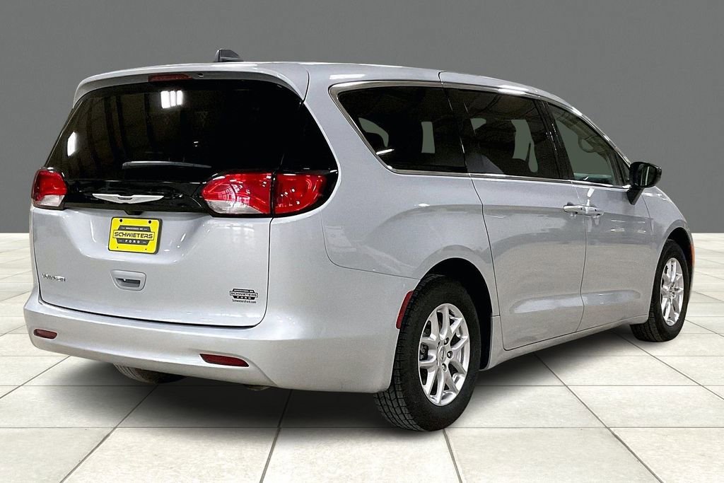Used 2024 Chrysler Voyager LX image 12