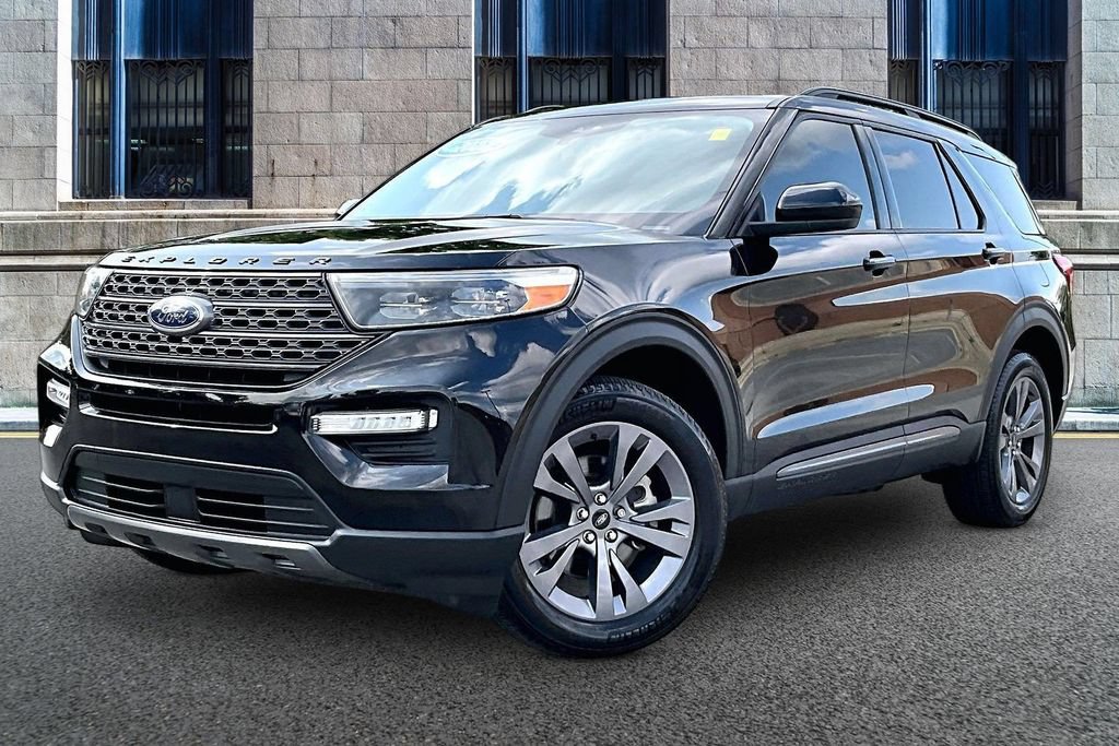 Certified 2022 Ford Explorer XLT w/ Equipment Group 202A AWD/4WD image 2