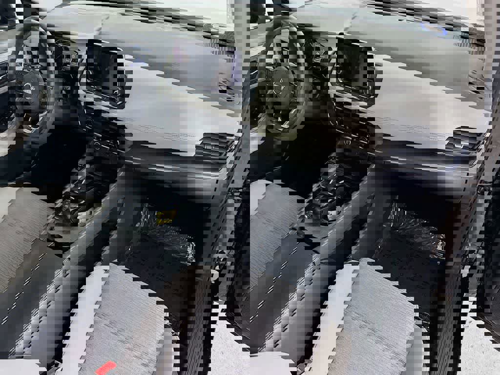 Used 2023 Nissan Rogue SV image 31