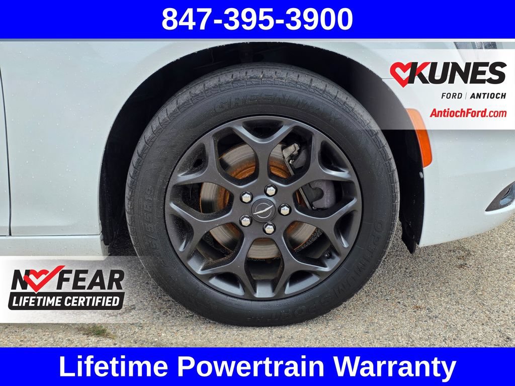 Used 2019 Chrysler 300 S AWD/4WD image 14