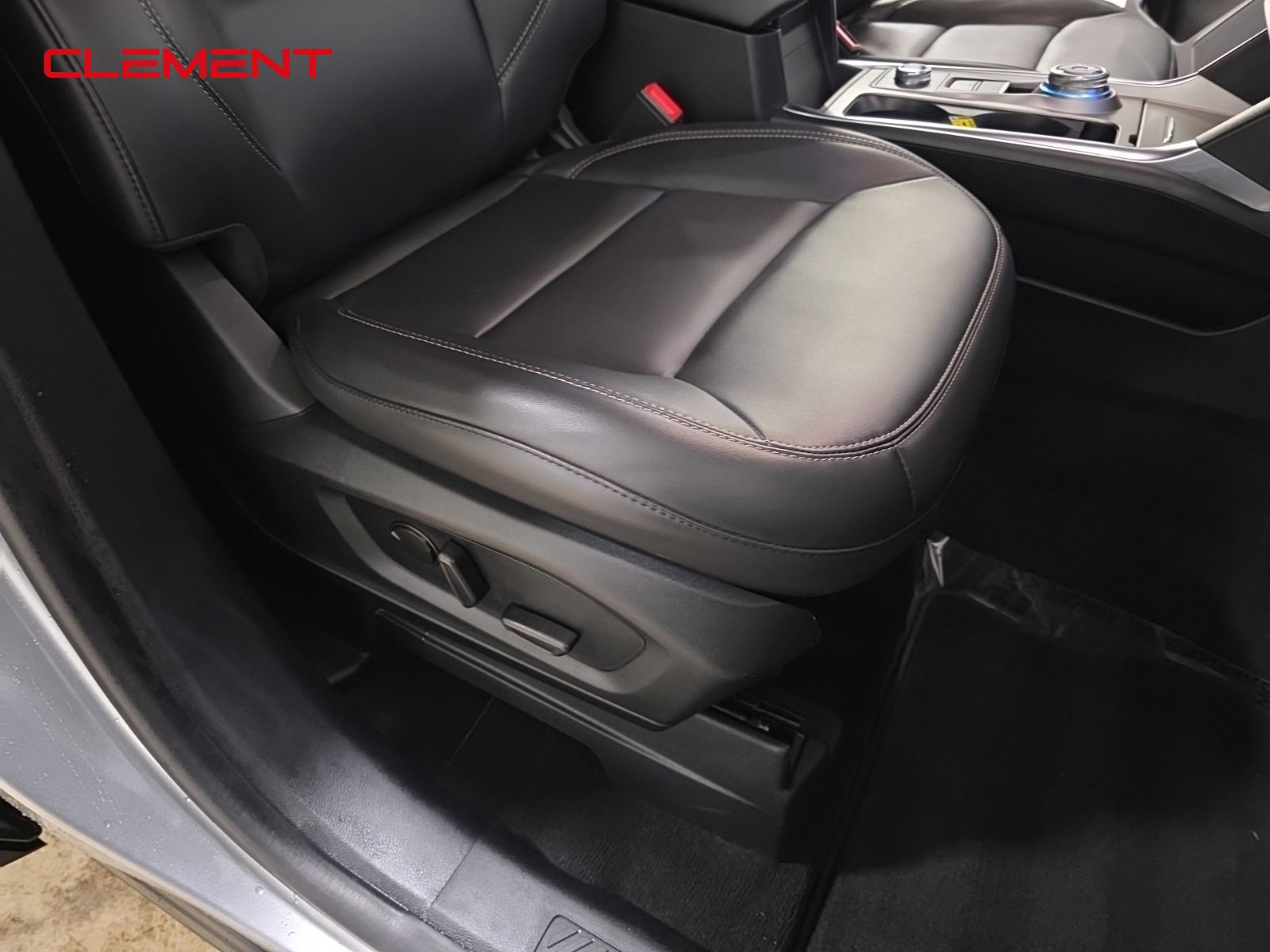 Certified 2022 Ford Explorer XLT w/ Equipment Group 202A image 31