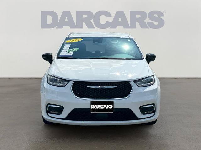 Used 2024 Chrysler Pacifica Touring-L FWD image 2