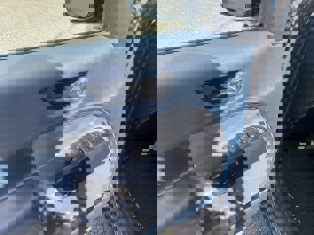 Certified 2024 Ford Maverick Lariat w/ Black Appearance Package FWD image 11