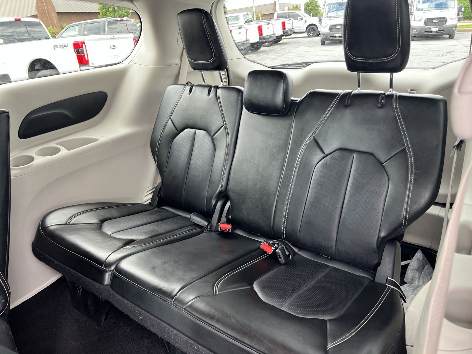 Used 2024 Chrysler Pacifica Limited FWD image 25