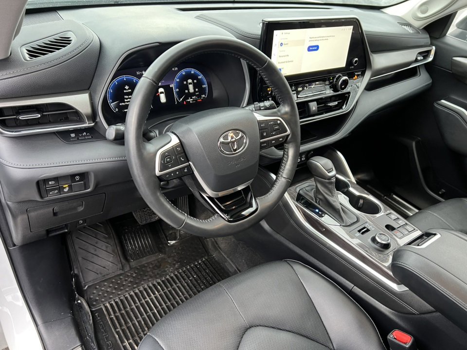 Used 2023 Toyota Highlander Limited image 20