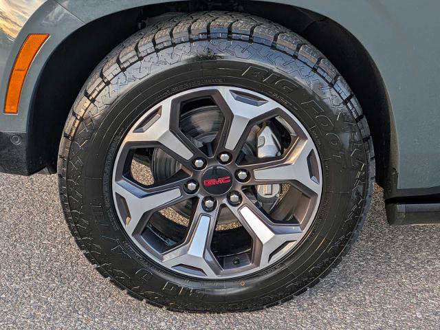 Used 2025 GMC Yukon XL AT4 Ultimate AWD/4WD image 12