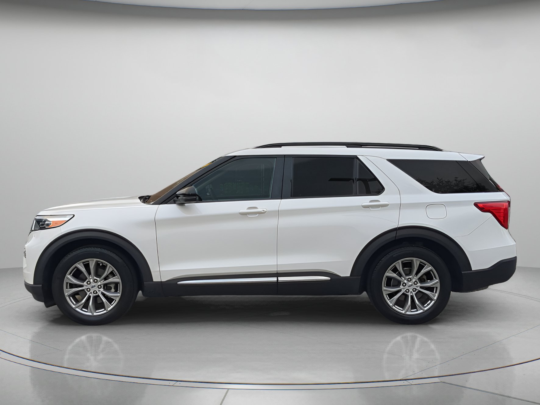 Certified 2023 Ford Explorer XLT w/ Equipment Group 202A RWD image 43