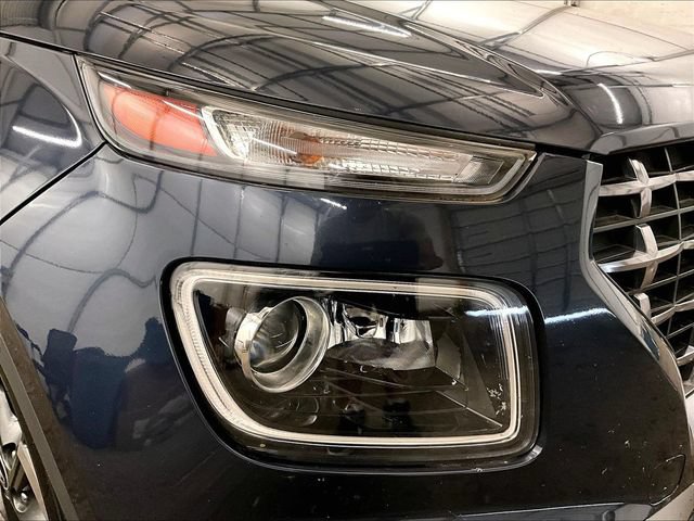 Used 2020 Hyundai Venue FWD image 27