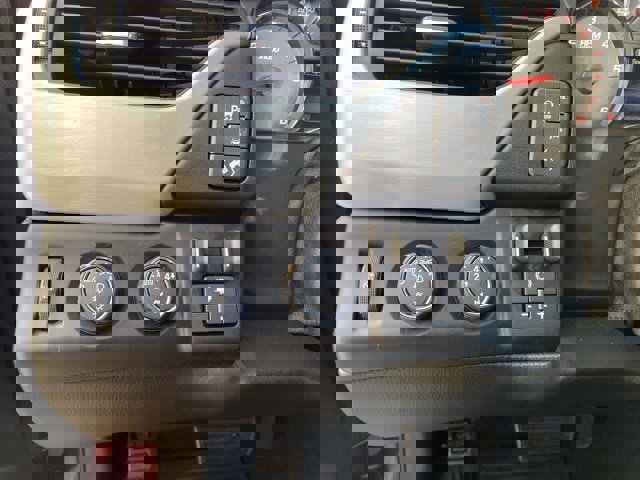 Used 2016 GMC Yukon SLT w/ Premium Edition image 23