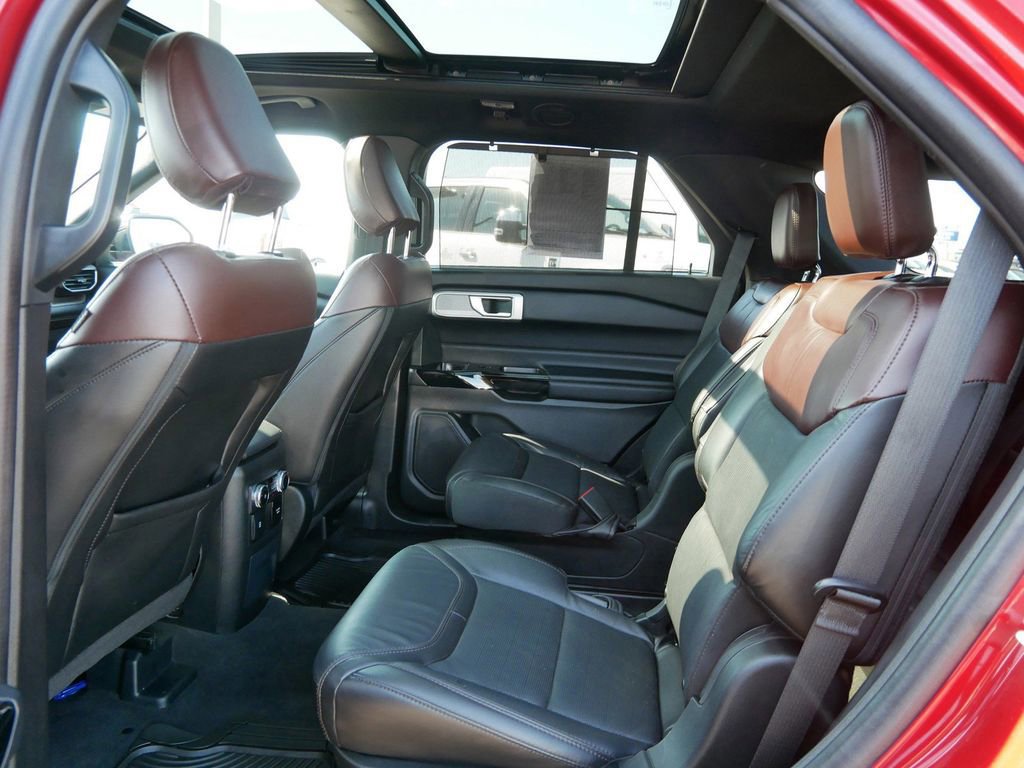 Certified 2023 Ford Explorer Platinum w/ Equipment Group 601A image 13