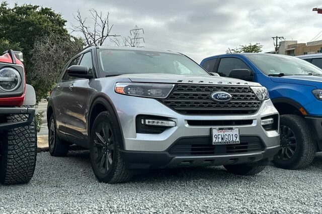 Certified 2022 Ford Explorer XLT w/ Equipment Group 202A AWD/4WD image 2