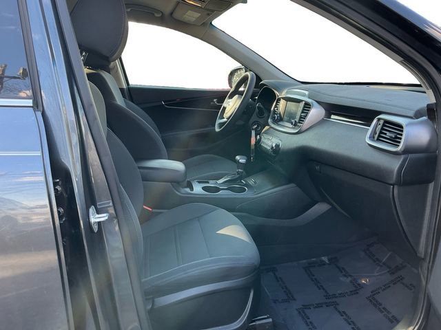 Used 2020 Kia Sorento LX image 17