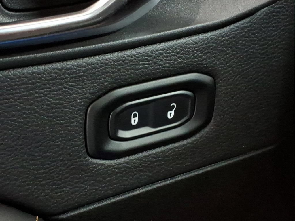 Used 2026 Jeep Wrangler Unlimited Sahara AWD/4WD image 17