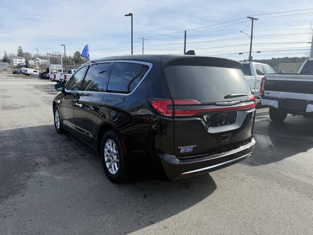 Used 2024 Chrysler Pacifica Touring-L FWD image 10