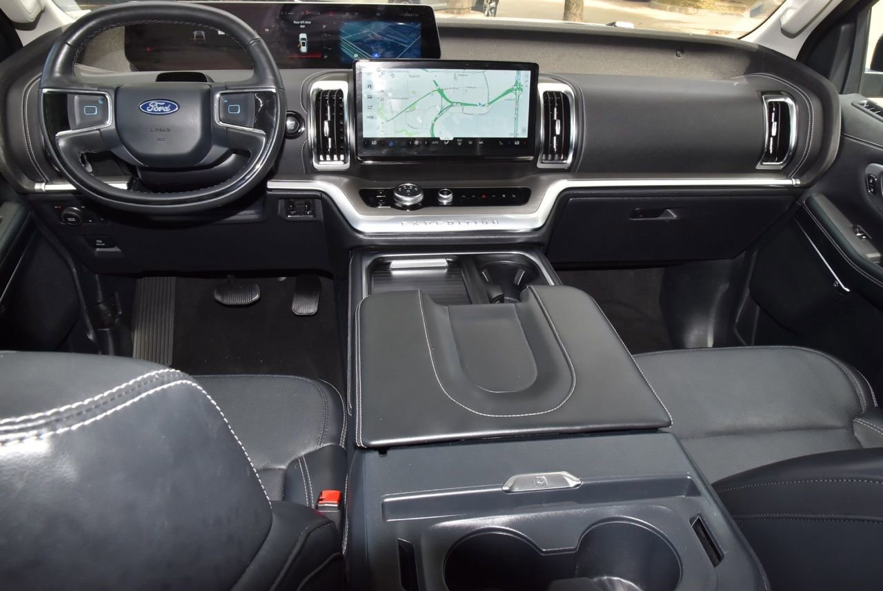 Certified 2025 Ford Expedition Platinum AWD/4WD image 18