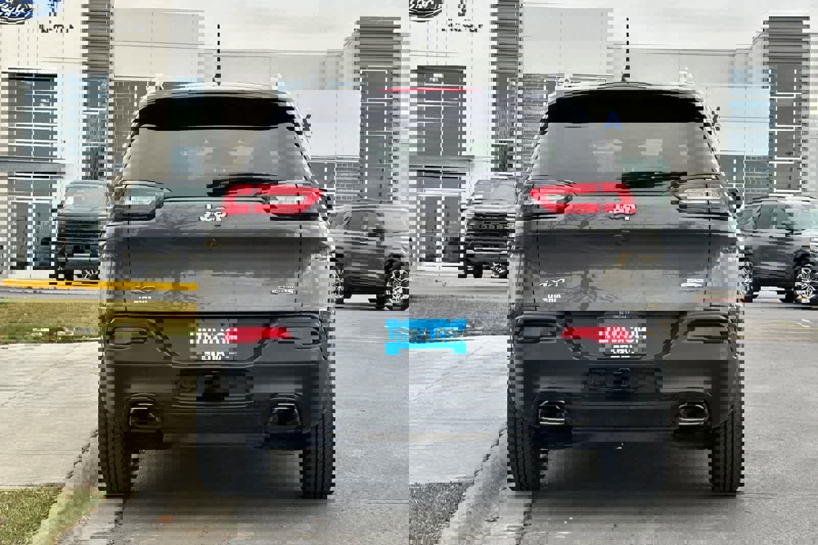 Used 2018 Jeep Cherokee Latitude Plus w/ Cold Weather Group image 4