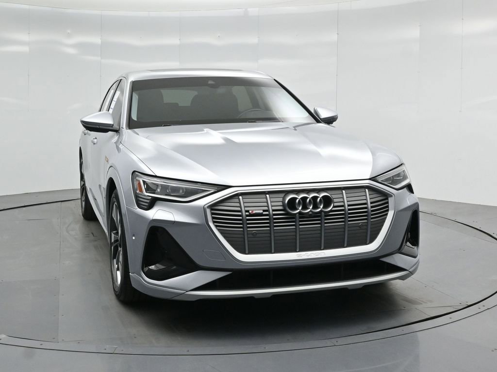 Used 2022 Audi e-tron Premium Plus image 57