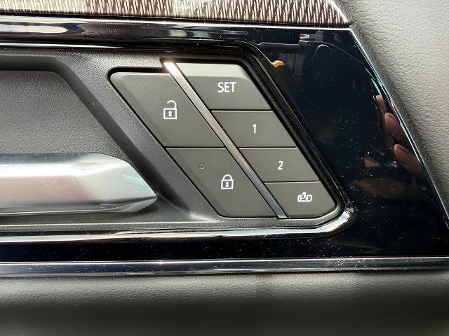 Used 2026 GMC Yukon Elevation AWD/4WD image 23