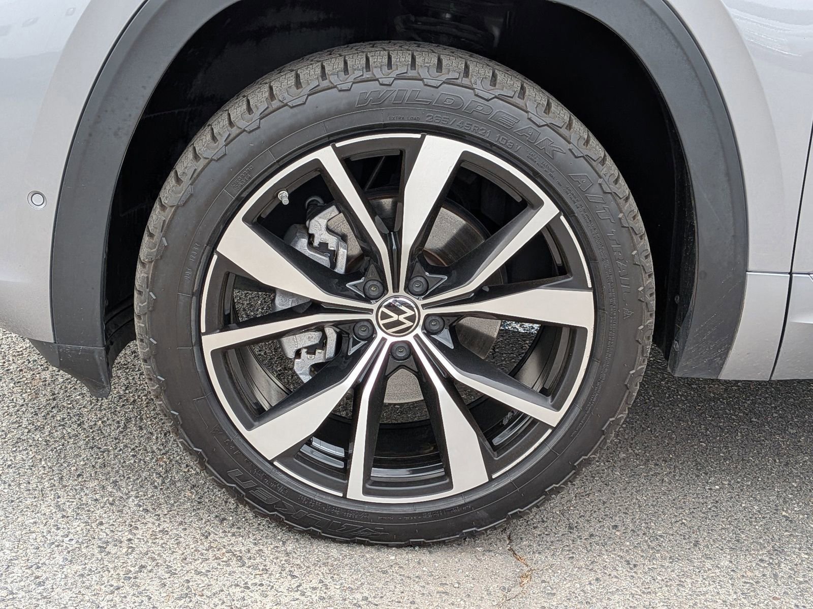 Used 2024 Volkswagen Atlas SEL Premium R-Line image 6