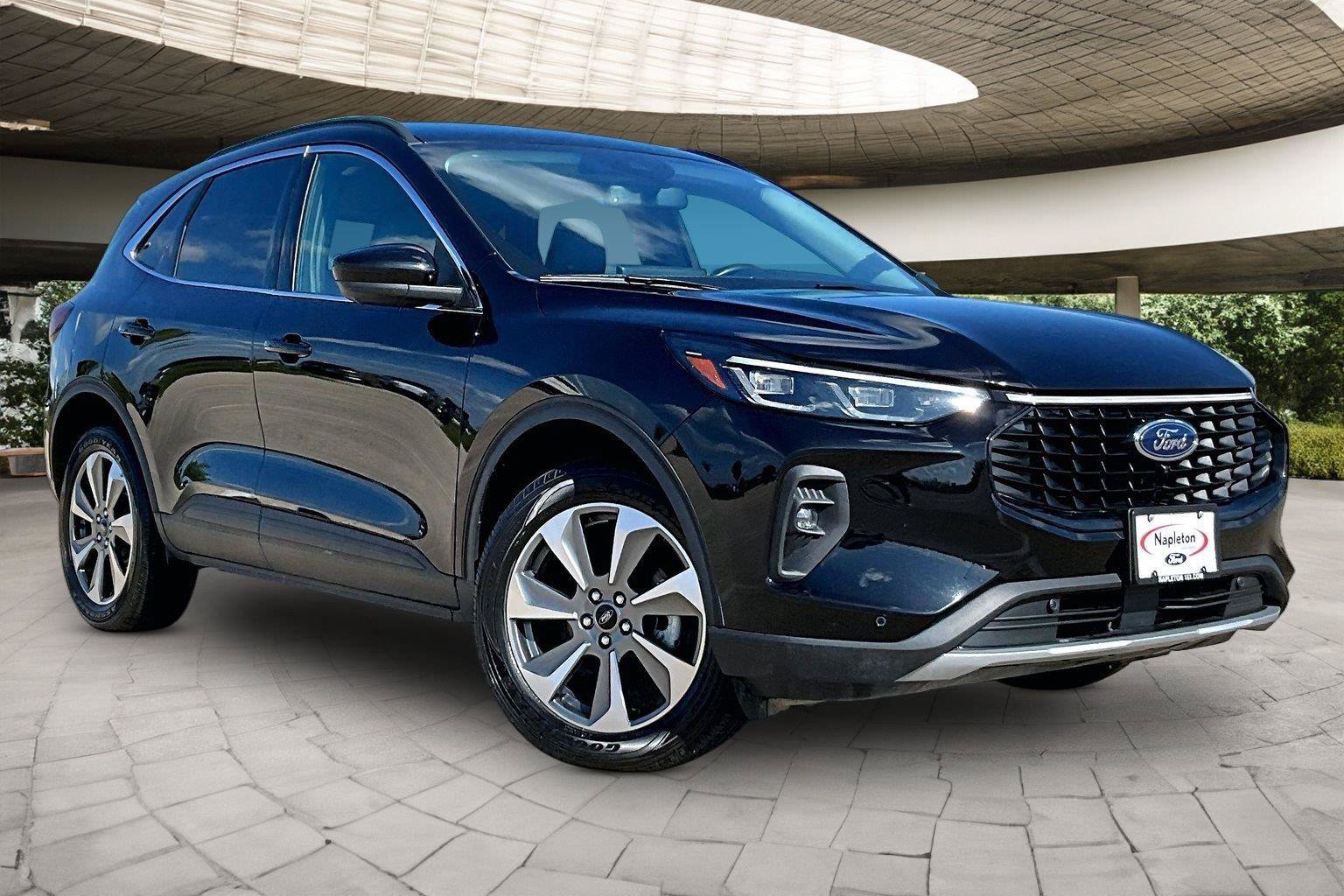 Certified 2024 Ford Escape Platinum AWD/4WD image 2