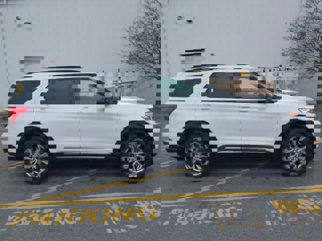 Certified 2021 Ford Explorer XLT w/ Equipment Group 202A image 9