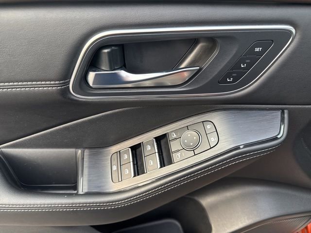 Used 2021 Nissan Rogue Platinum image 13