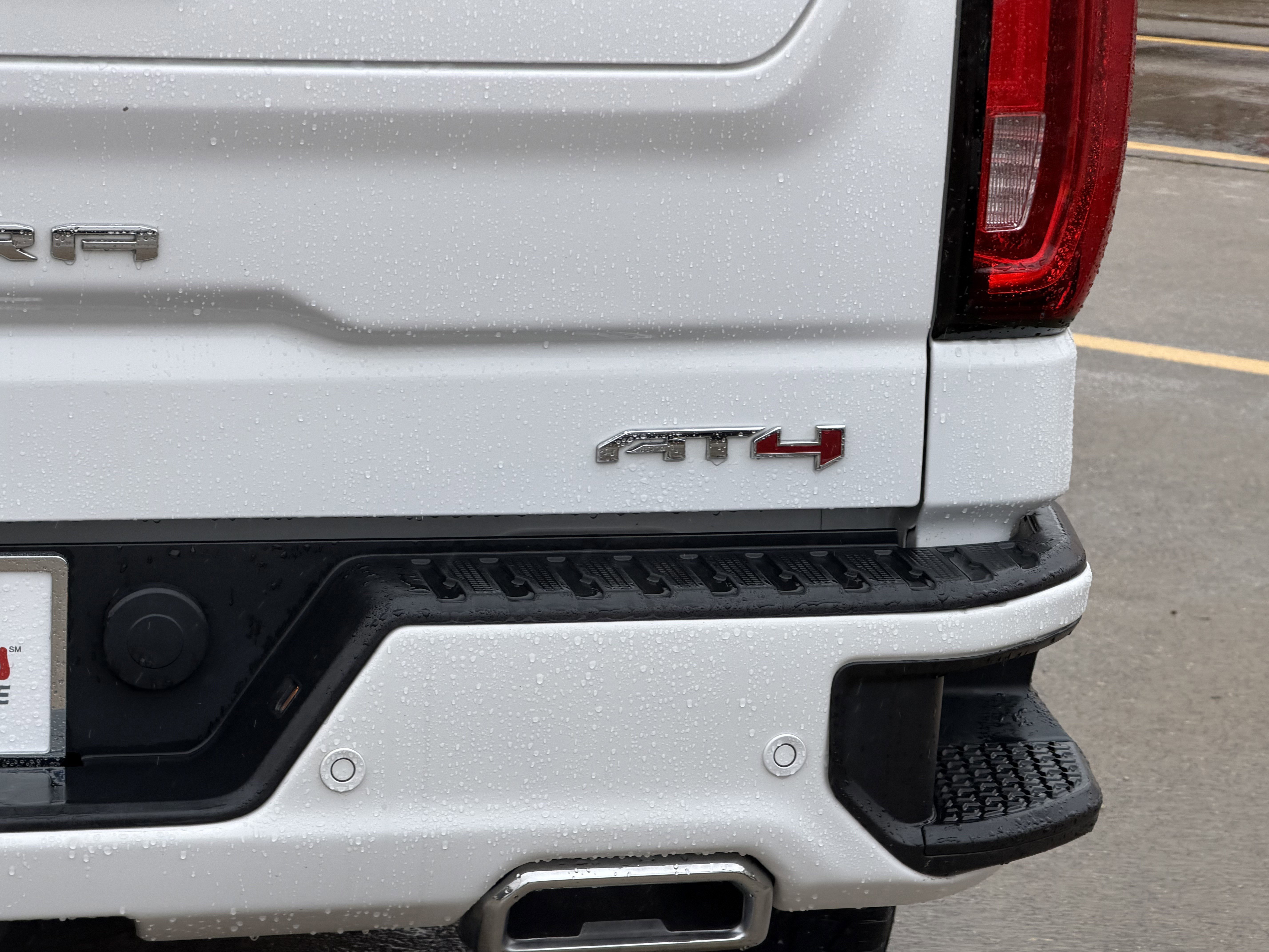 Used 2024 GMC Sierra 1500 AT4 w/ Technology Package image 12