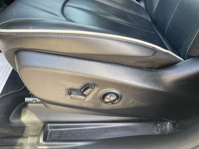 Used 2025 Chrysler Pacifica Limited FWD image 29