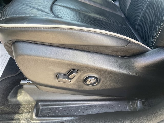 Used 2025 Chrysler Pacifica Limited image 29