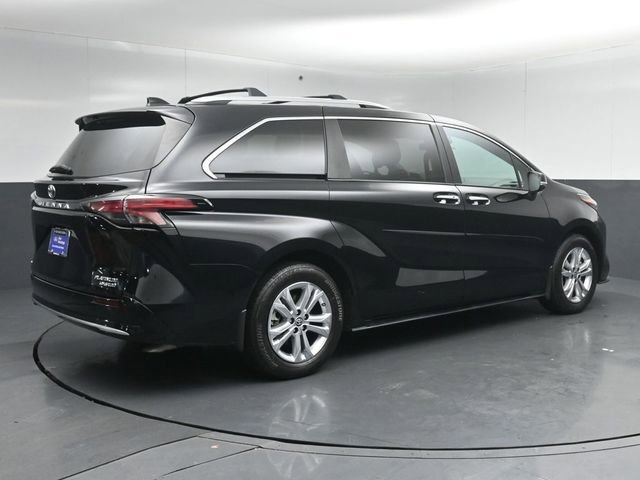 Used 2024 Toyota Sienna Platinum AWD/4WD image 7