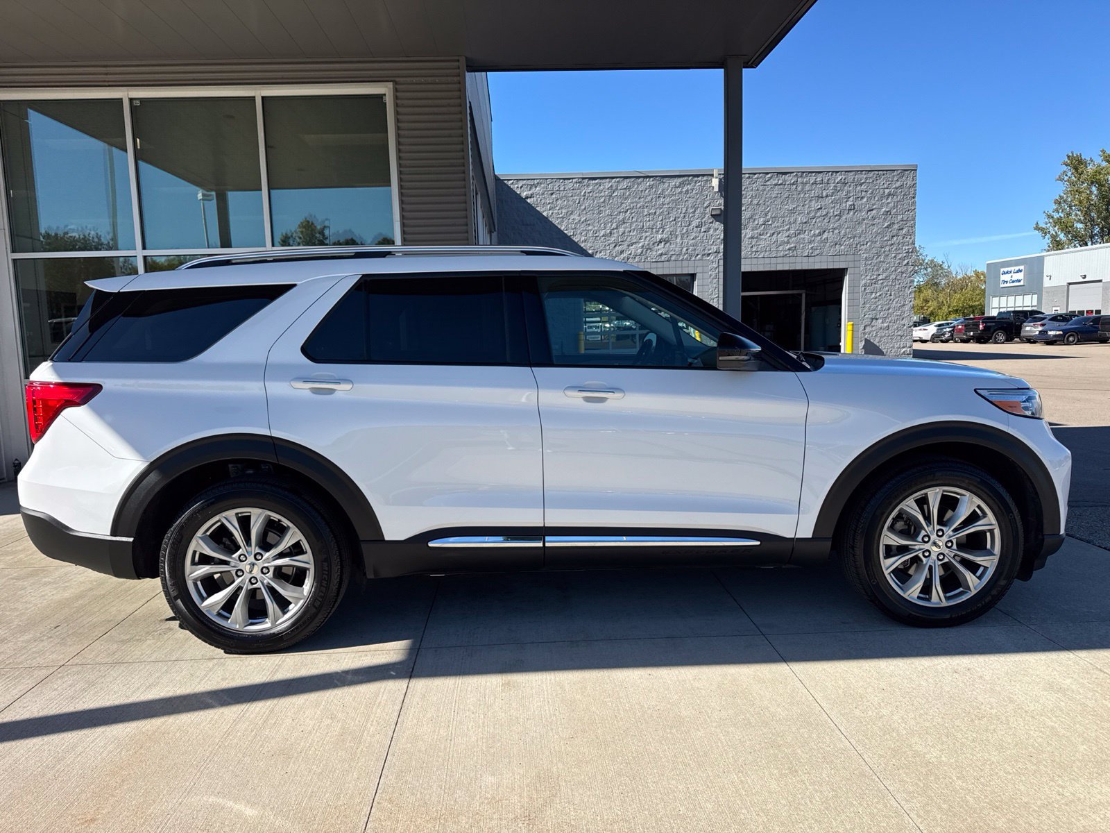 Certified 2024 Ford Explorer Limited w/ Equipment Group 301A AWD/4WD image 9