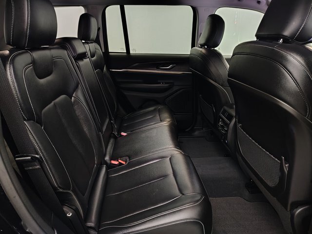 Used 2023 Jeep Grand Cherokee Limited AWD/4WD image 31