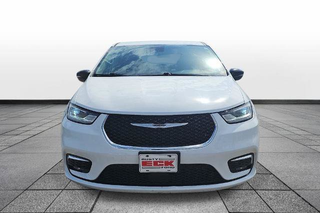Used 2024 Chrysler Pacifica Touring-L FWD image 2