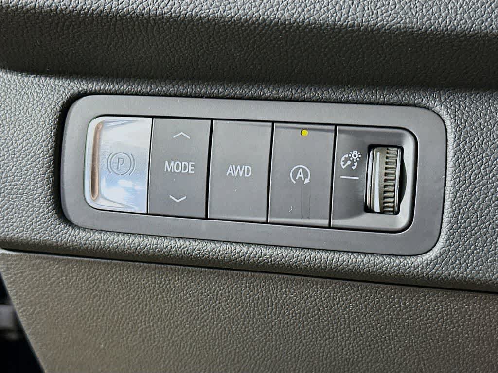 Used 2025 Chevrolet Traverse Z71 AWD/4WD image 26