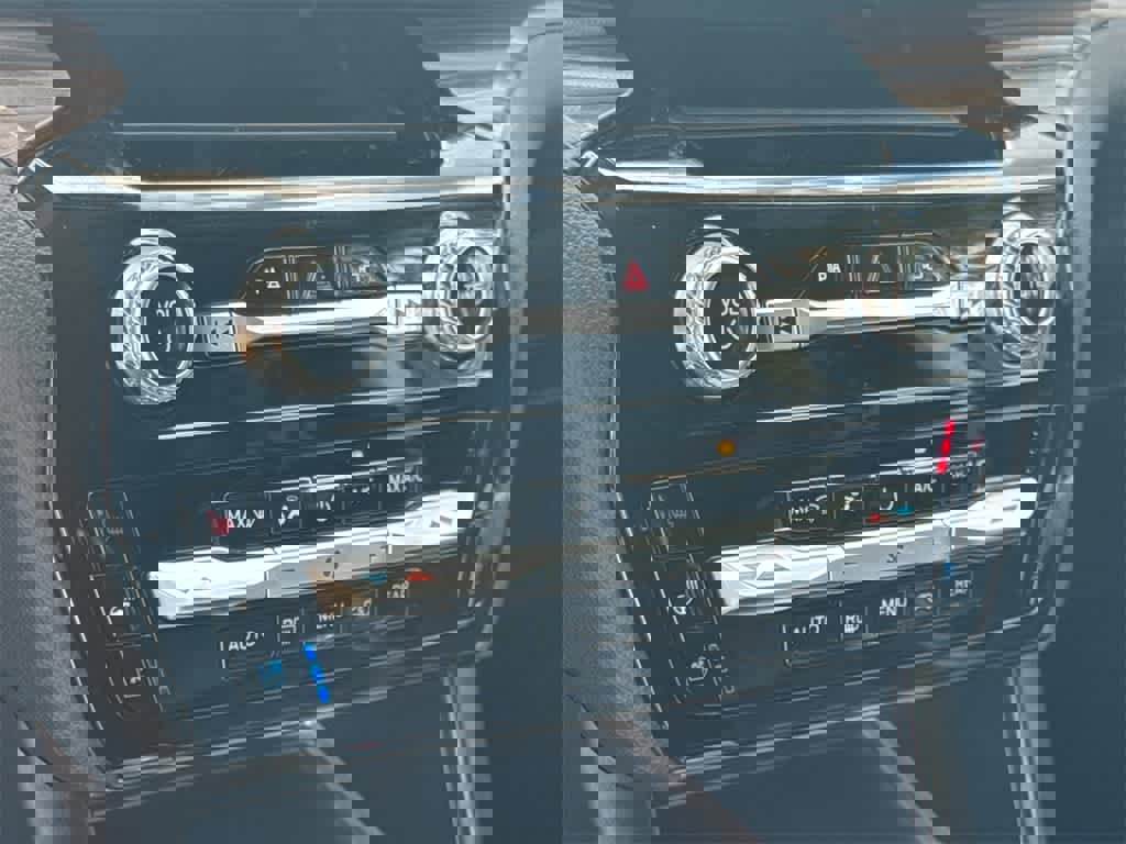 Certified 2022 Ford Explorer Limited w/ Hybrid Equipment Group 310A image 31