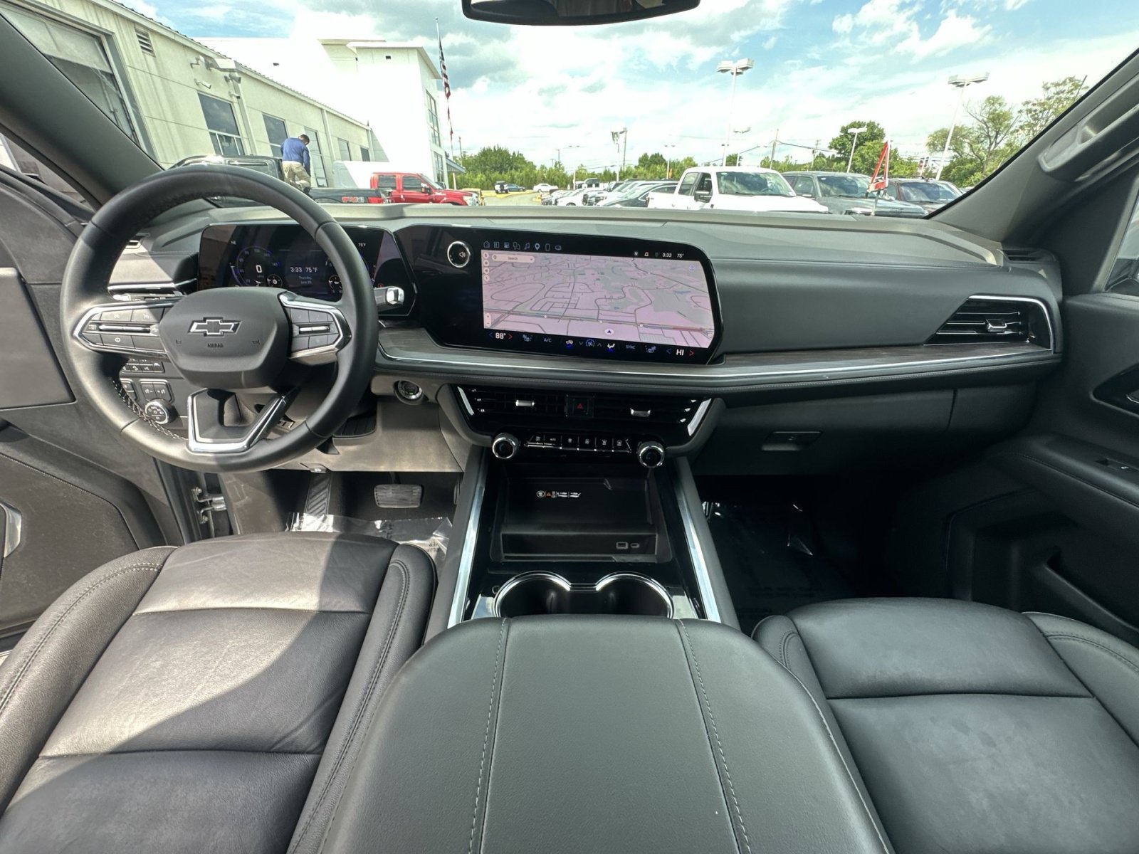 Used 2025 Chevrolet Suburban Z71 AWD/4WD image 31