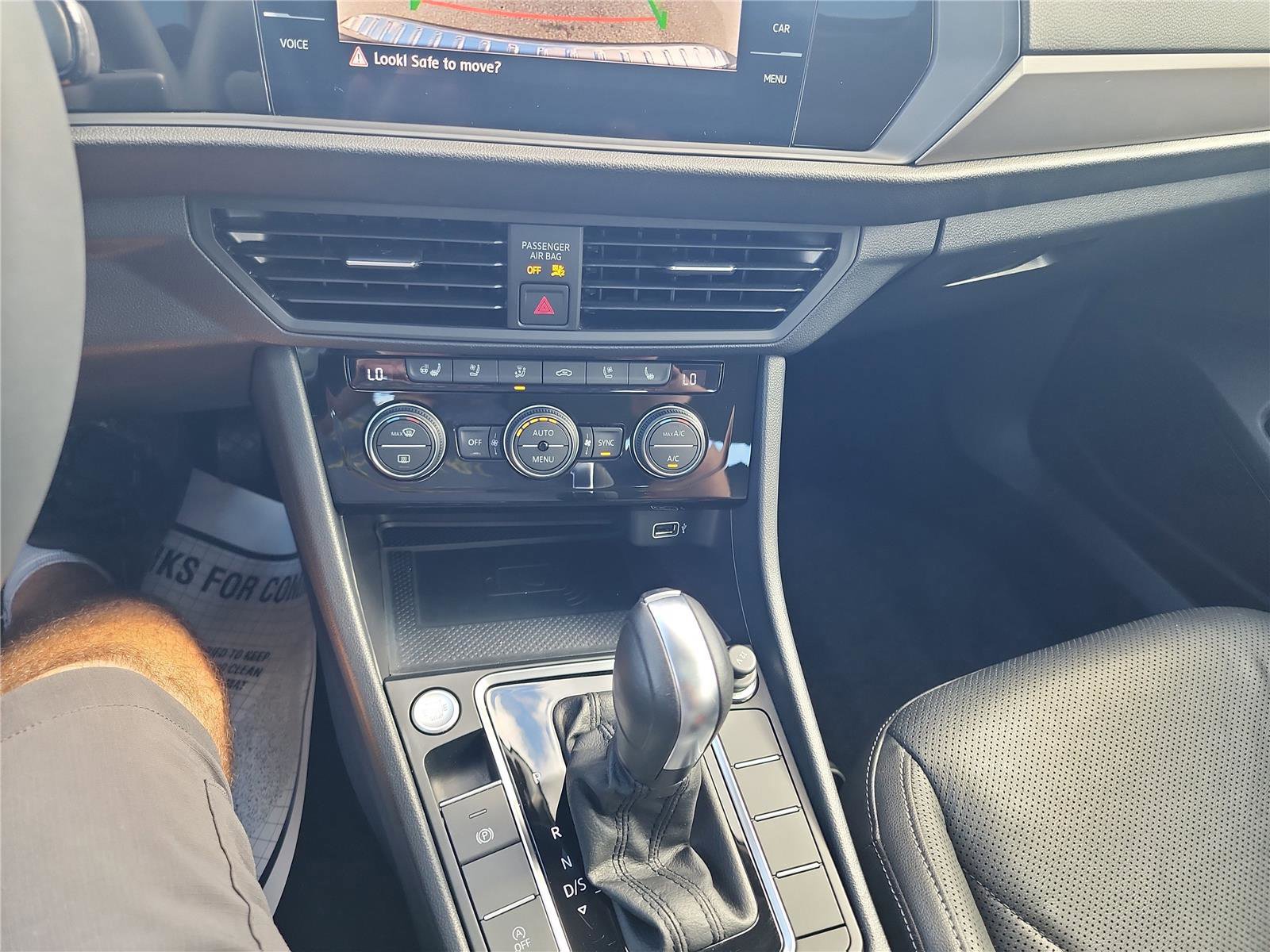 Used 2020 Volkswagen Jetta SEL Premium image 36