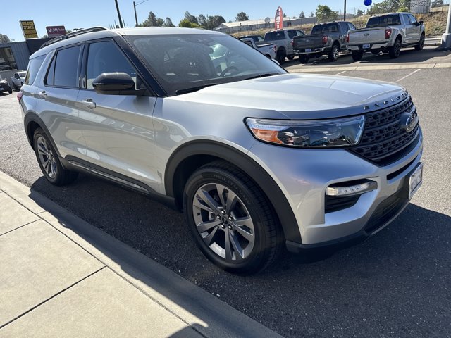 Certified 2023 Ford Explorer XLT w/ Equipment Group 202A RWD image 7