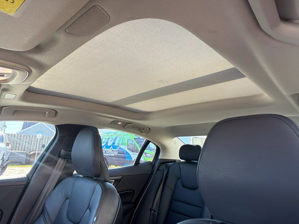 Used 2024 Volvo S60 B5 Plus AWD/4WD image 31
