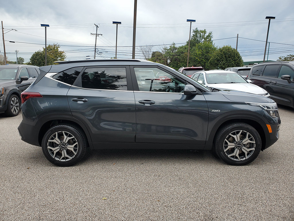 Used 2022 Kia Seltos EX AWD/4WD image 4