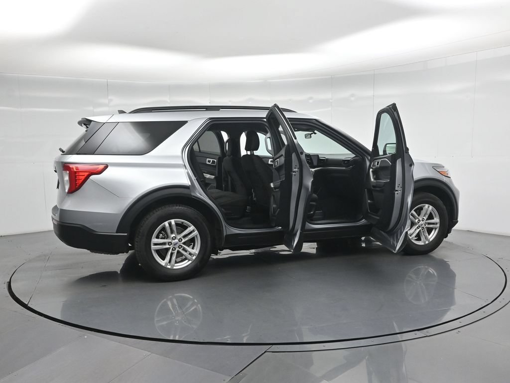 Certified 2022 Ford Explorer XLT RWD image 4