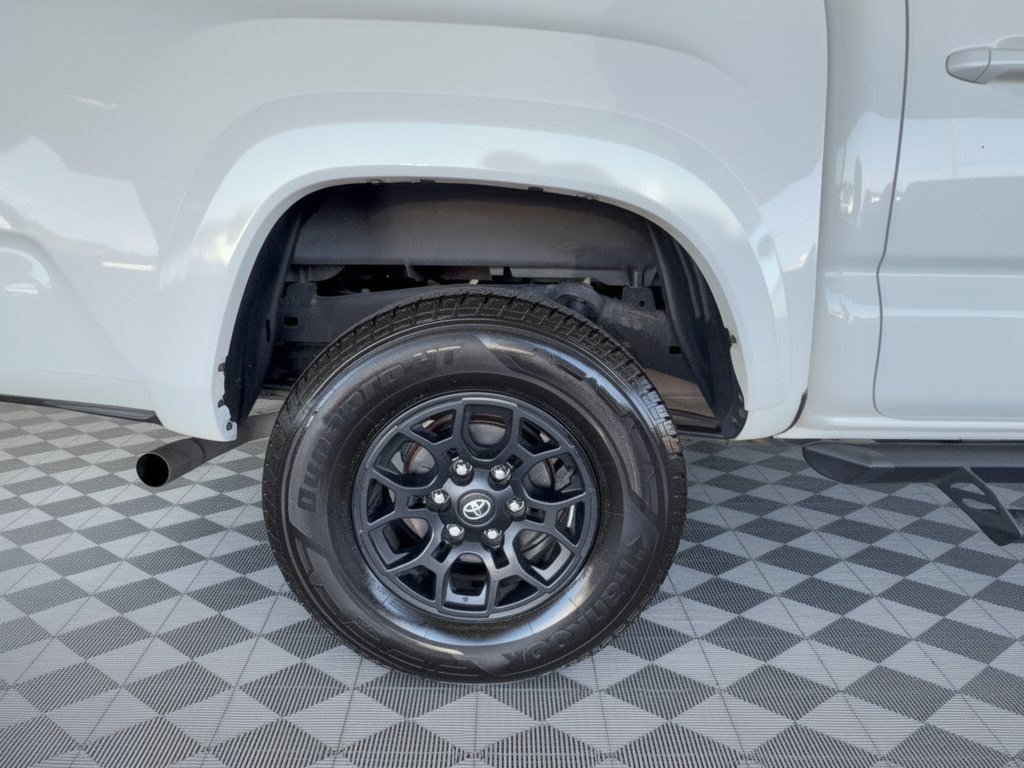 Used 2022 Toyota Tacoma SR5 AWD/4WD image 13