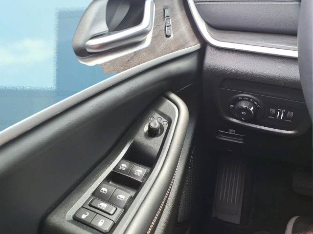 Used 2023 Jeep Grand Cherokee L Limited AWD/4WD image 28