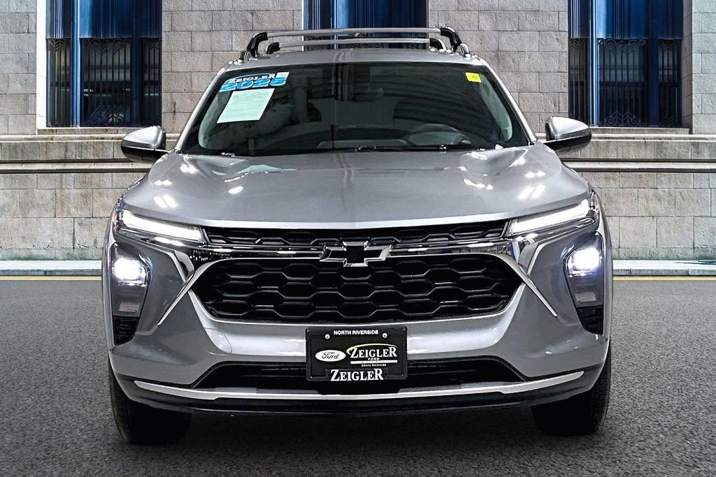 Used 2025 Chevrolet Trax LT w/ Driver Confidence Package image 3