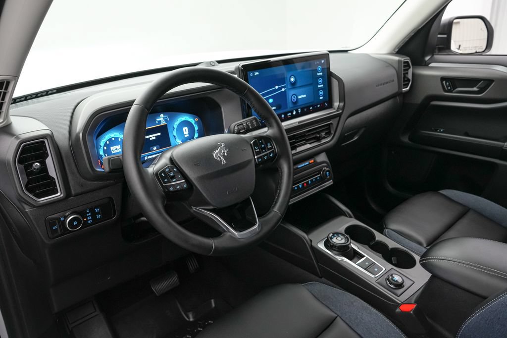 Certified 2025 Ford Bronco Sport Outer Banks w/ Outer Banks Tech Package+ AWD/4WD image 13