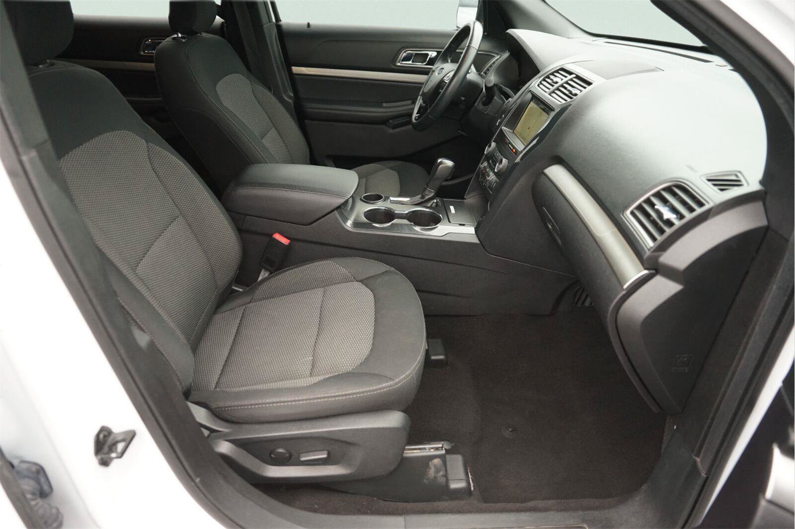 Certified 2019 Ford Explorer XLT w/ Equipment Group 201A FWD image 18