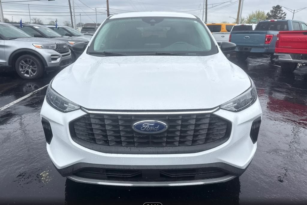 Certified 2023 Ford Escape Active AWD/4WD image 2