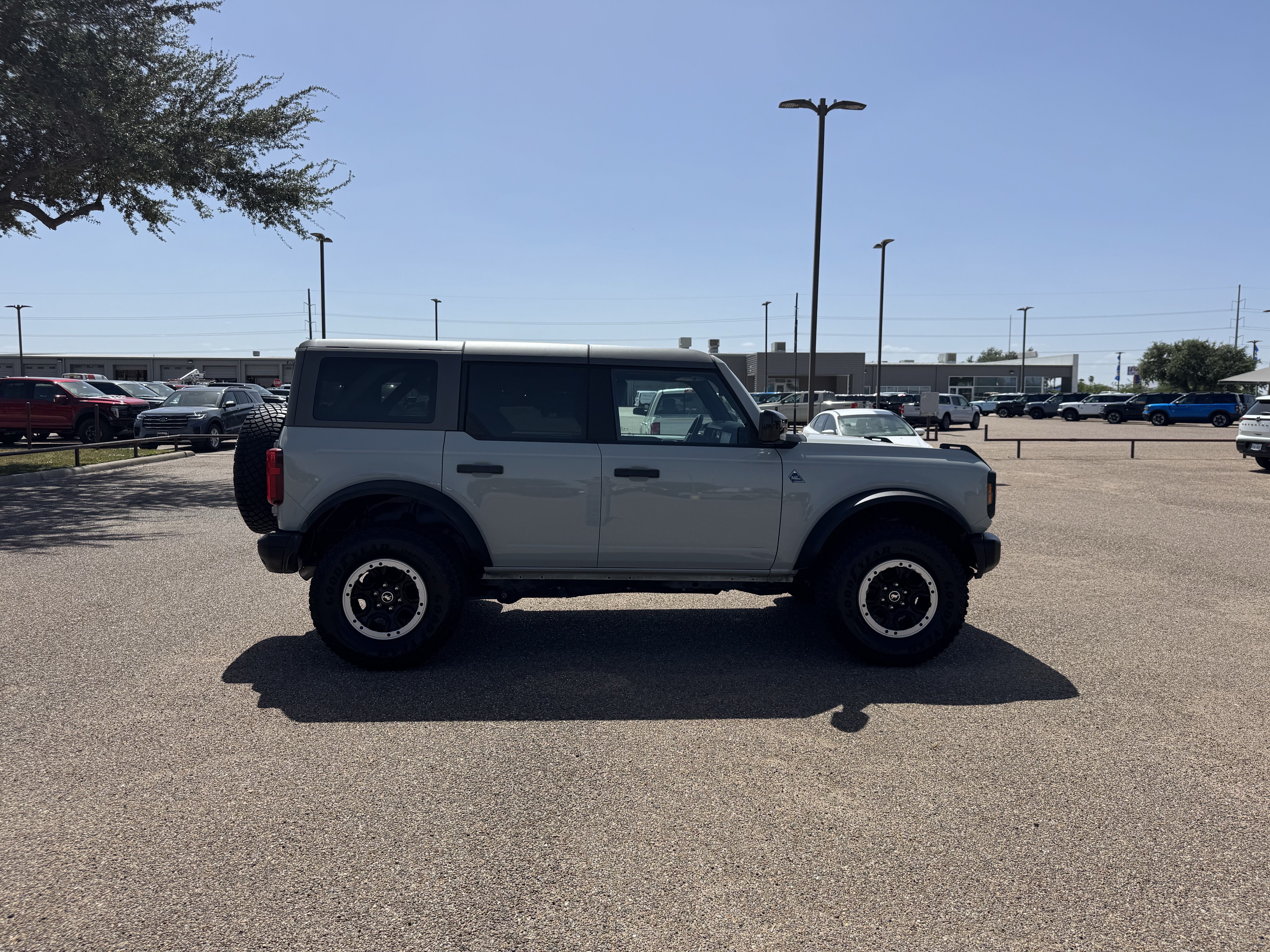 Certified 2024 Ford Bronco Black Diamond w/ Sasquatch Package AWD/4WD image 4